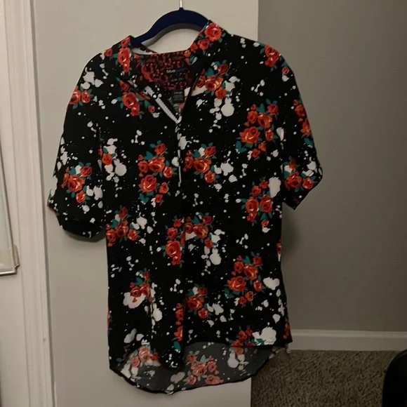 Button down - Picture 1 of 1